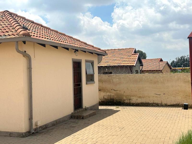 2 Bedroom Property for Sale in Protea Glen Gauteng