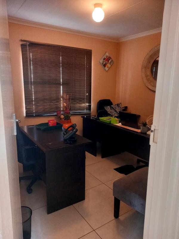 2 Bedroom Property for Sale in Protea Glen Gauteng