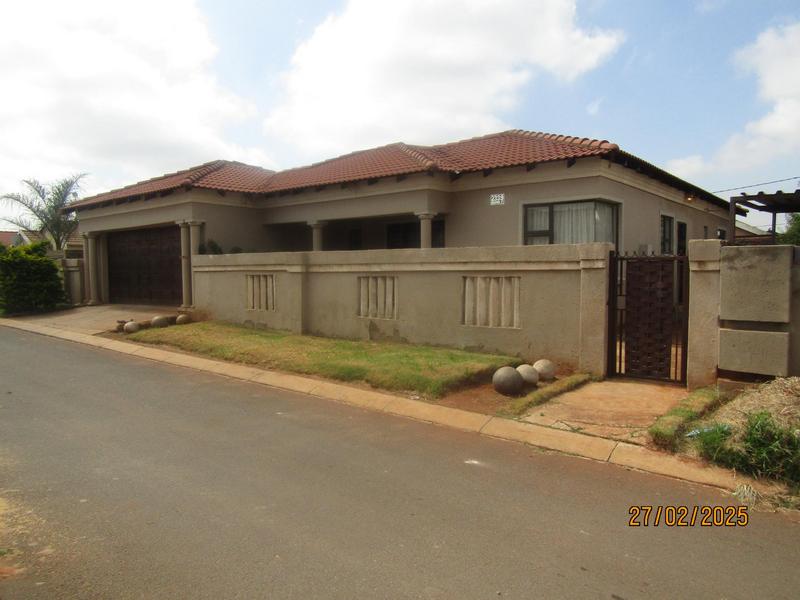 4 Bedroom Property for Sale in Mapleton A H Gauteng