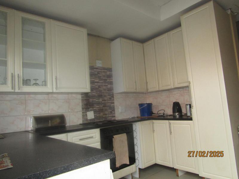 4 Bedroom Property for Sale in Mapleton A H Gauteng