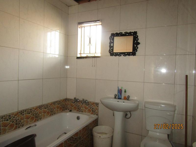 4 Bedroom Property for Sale in Mapleton A H Gauteng