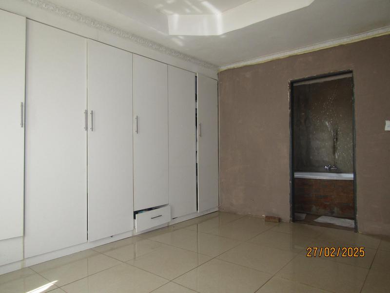 4 Bedroom Property for Sale in Mapleton A H Gauteng
