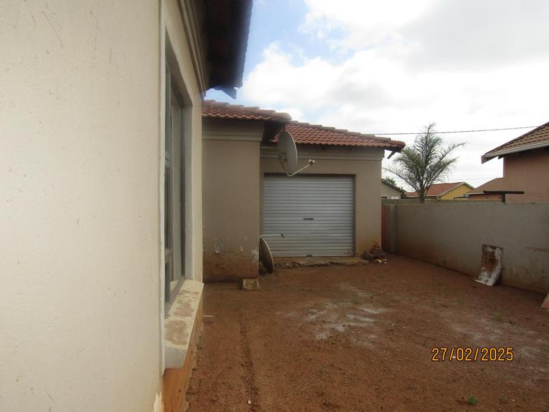 4 Bedroom Property for Sale in Mapleton A H Gauteng
