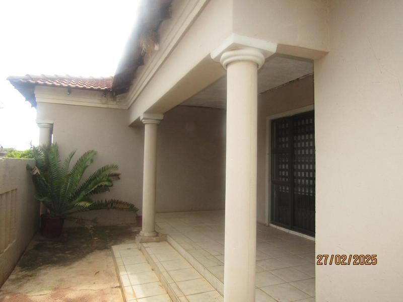 4 Bedroom Property for Sale in Mapleton A H Gauteng
