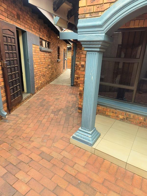 3 Bedroom Property for Sale in Meadowlands East Gauteng