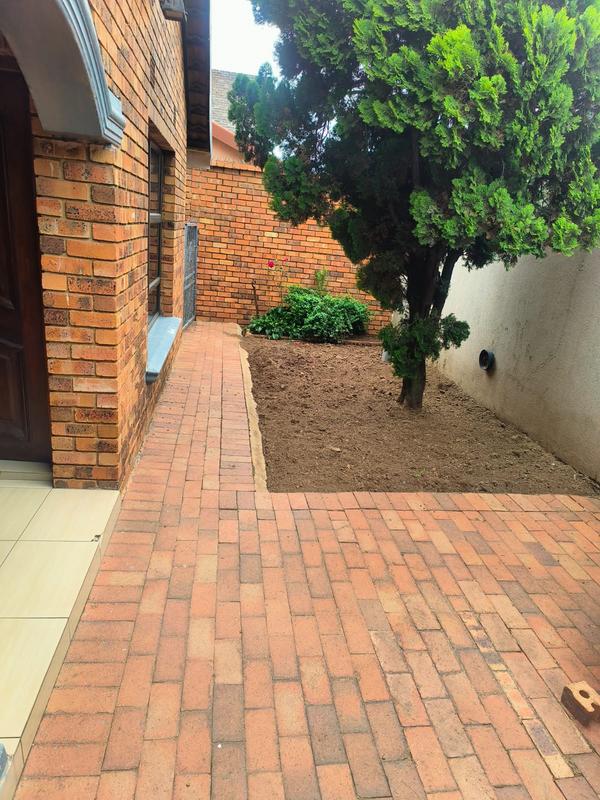 3 Bedroom Property for Sale in Meadowlands East Gauteng