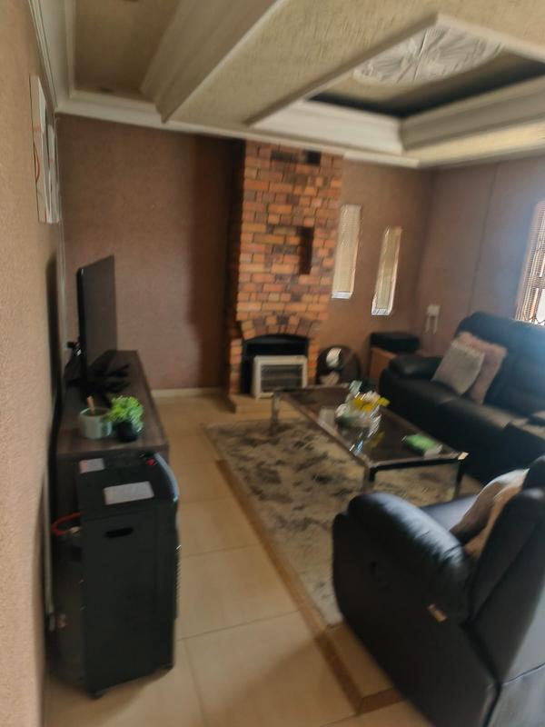 3 Bedroom Property for Sale in Meadowlands East Gauteng