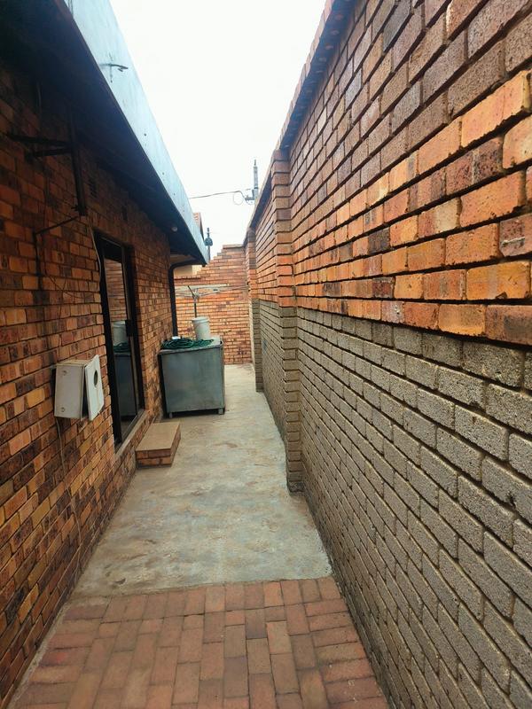 3 Bedroom Property for Sale in Meadowlands East Gauteng