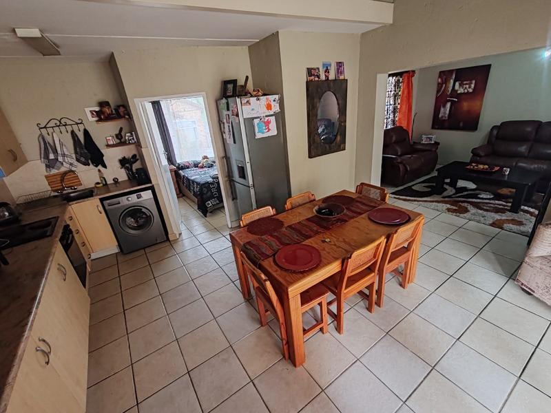 2 Bedroom Property for Sale in Rooihuiskraal North Gauteng