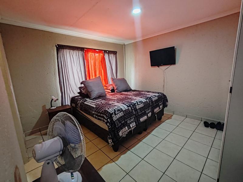2 Bedroom Property for Sale in Rooihuiskraal North Gauteng