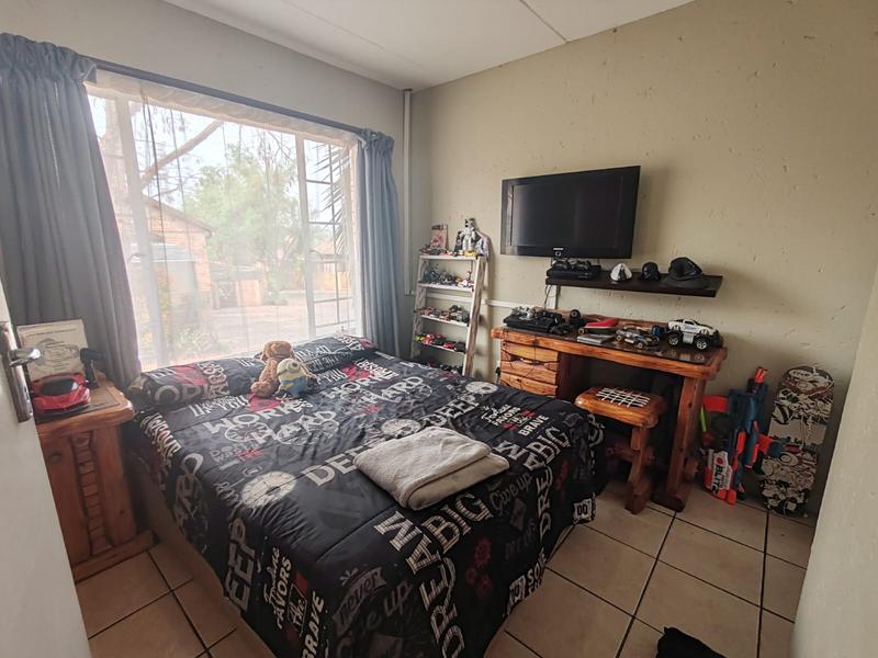 2 Bedroom Property for Sale in Rooihuiskraal North Gauteng