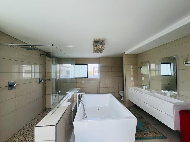6 Bedroom Property for Sale in Serengeti Lifestyle Estate Gauteng