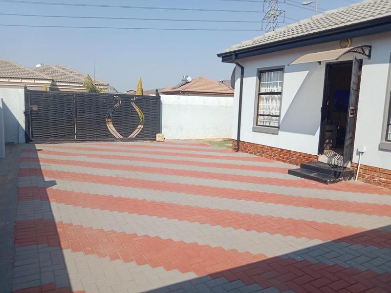 To Let 3 Bedroom Property for Rent in Kirkney Gauteng