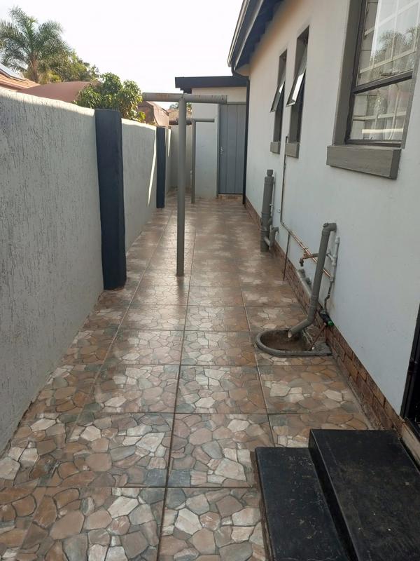To Let 3 Bedroom Property for Rent in Kirkney Gauteng