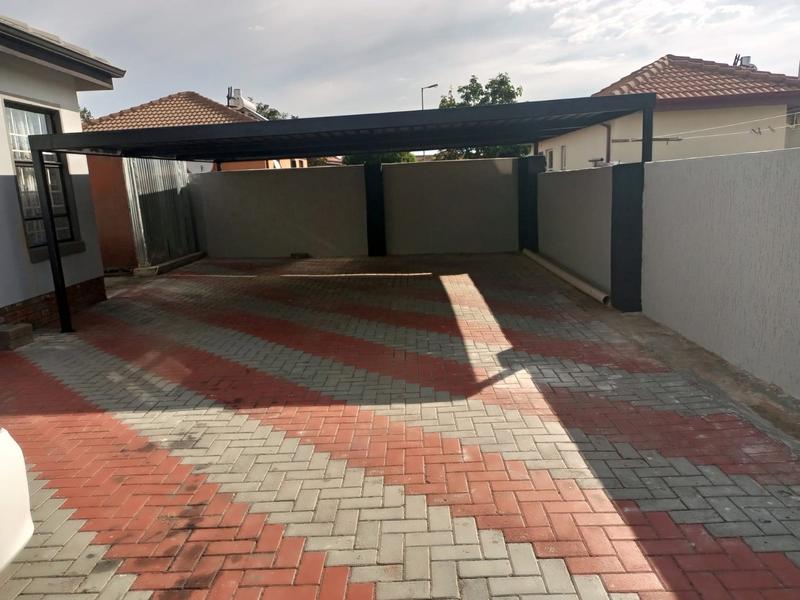 To Let 3 Bedroom Property for Rent in Kirkney Gauteng