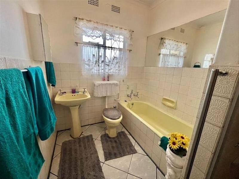 6 Bedroom Property for Sale in Freeway Park Gauteng