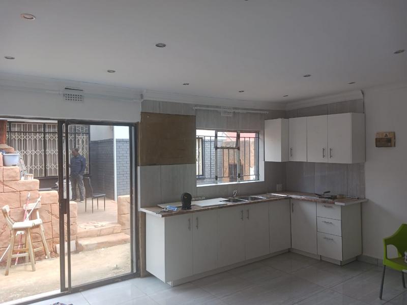 To Let 1 Bedroom Property for Rent in Kensington Gauteng