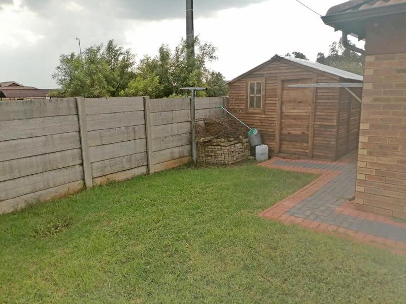 3 Bedroom Property for Sale in Clayville Gauteng