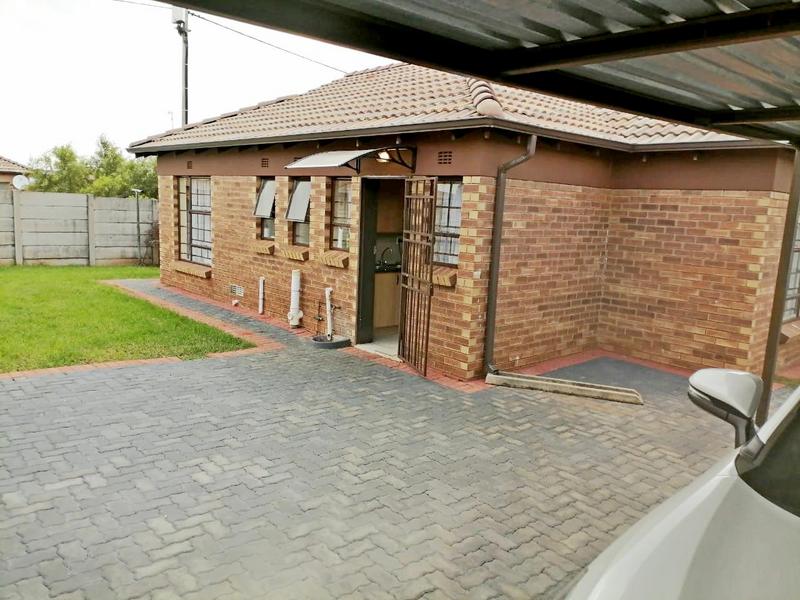 3 Bedroom Property for Sale in Clayville Gauteng