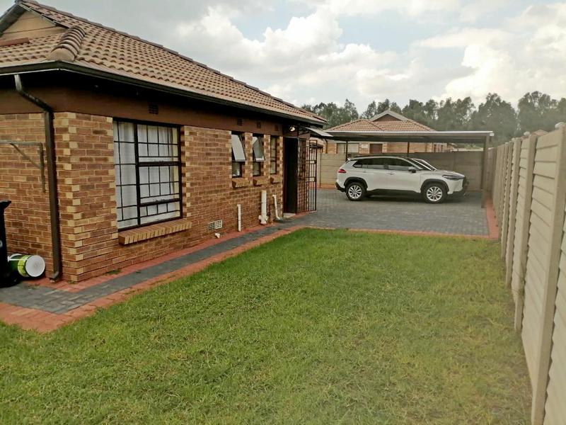 3 Bedroom Property for Sale in Clayville Gauteng