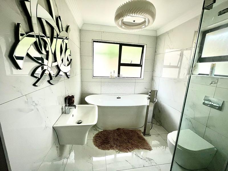 To Let 5 Bedroom Property for Rent in Willaway Gauteng