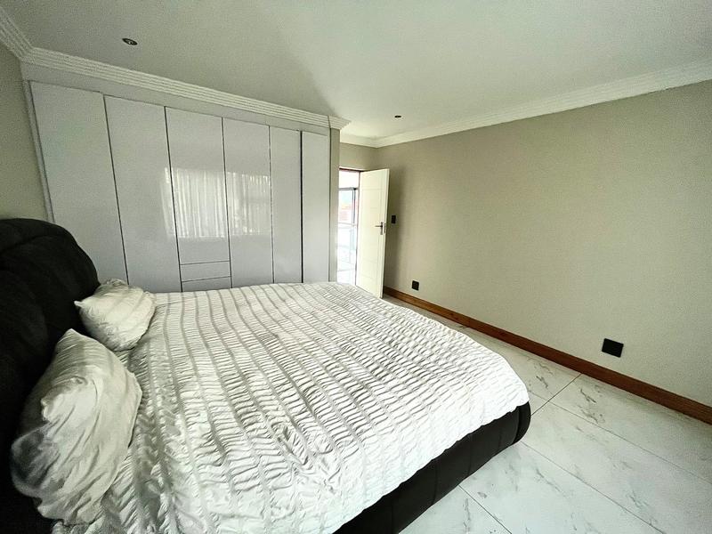 To Let 5 Bedroom Property for Rent in Willaway Gauteng