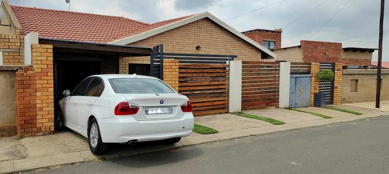 2 Bedroom Property for Sale in Molapo Gauteng
