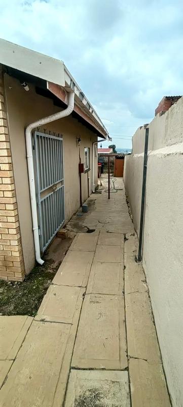 2 Bedroom Property for Sale in Molapo Gauteng