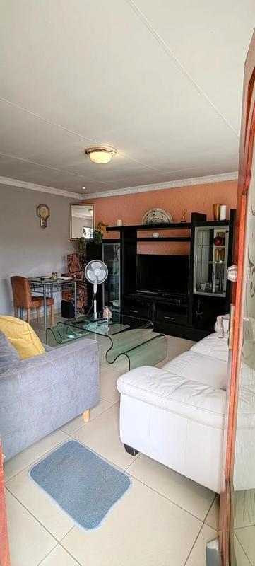 2 Bedroom Property for Sale in Molapo Gauteng