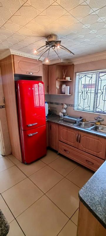 2 Bedroom Property for Sale in Molapo Gauteng