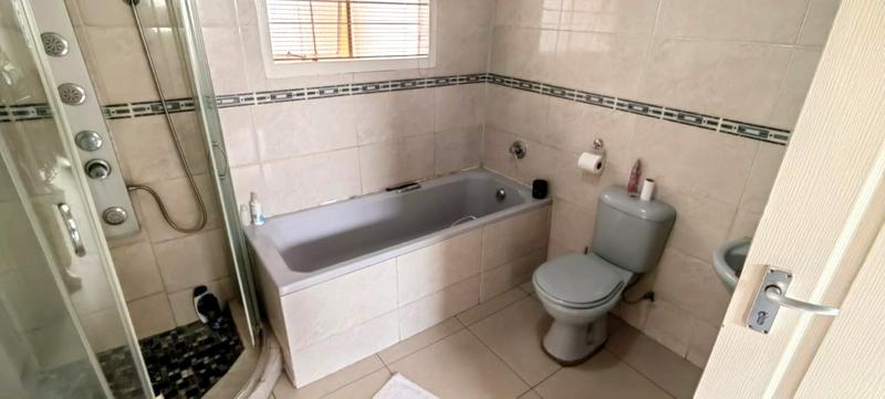 2 Bedroom Property for Sale in Molapo Gauteng