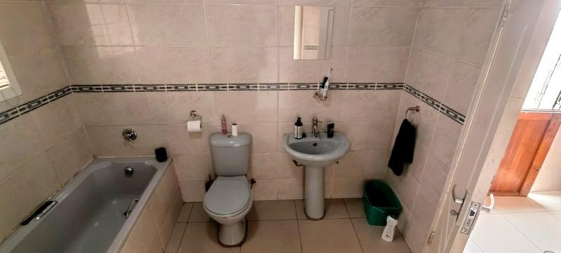 2 Bedroom Property for Sale in Molapo Gauteng