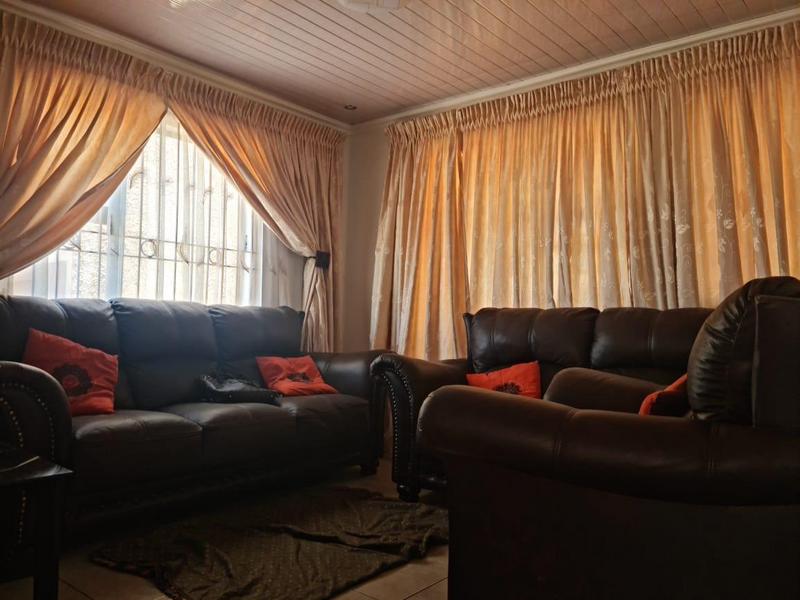 3 Bedroom Property for Sale in Meredale Gauteng