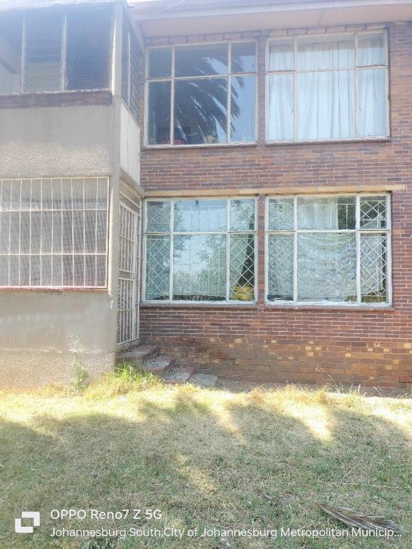 2 Bedroom Property for Sale in Crown Gardens Gauteng