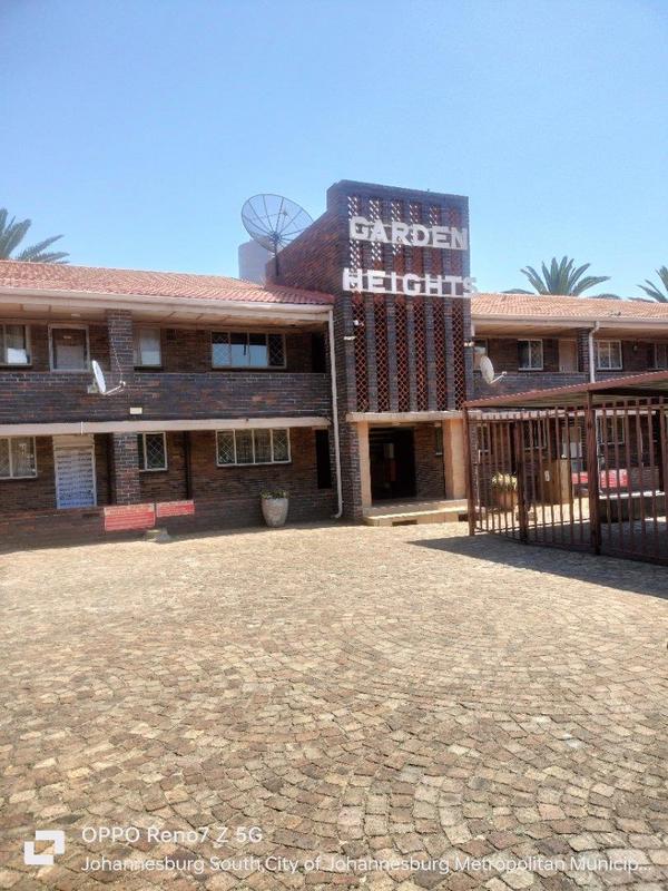 2 Bedroom Property for Sale in Crown Gardens Gauteng