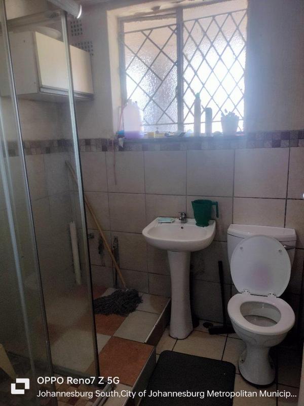 2 Bedroom Property for Sale in Crown Gardens Gauteng