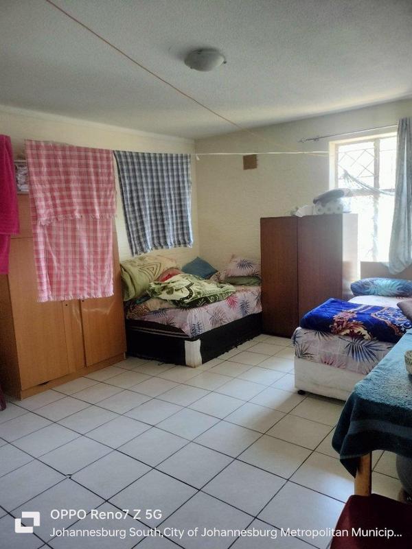 2 Bedroom Property for Sale in Crown Gardens Gauteng