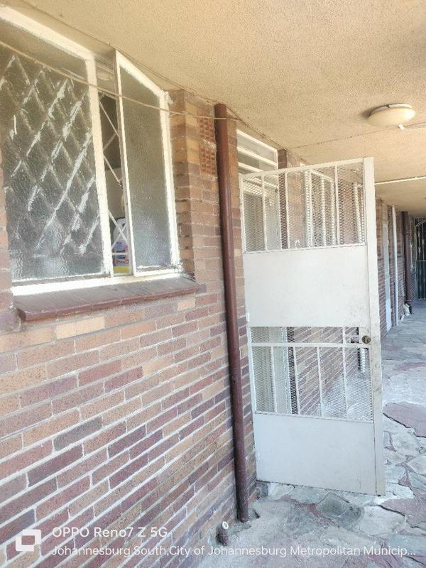 2 Bedroom Property for Sale in Crown Gardens Gauteng