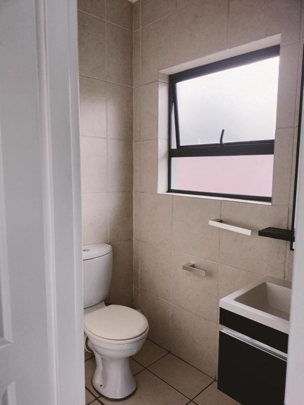 2 Bedroom Property for Sale in Oakdene Gauteng