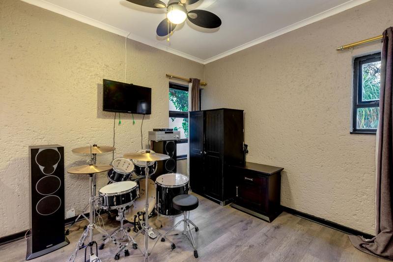 4 Bedroom Property for Sale in Fourways Gardens Gauteng