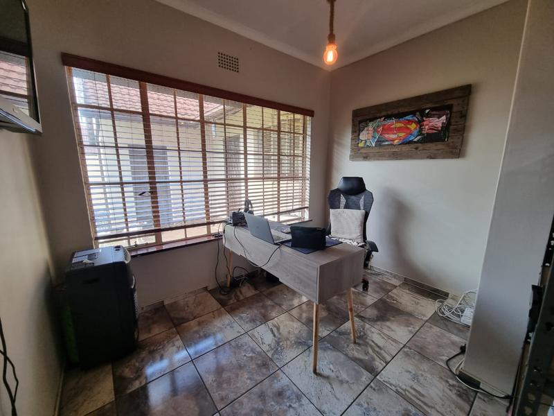 4 Bedroom Property for Sale in Brackenhurst Gauteng