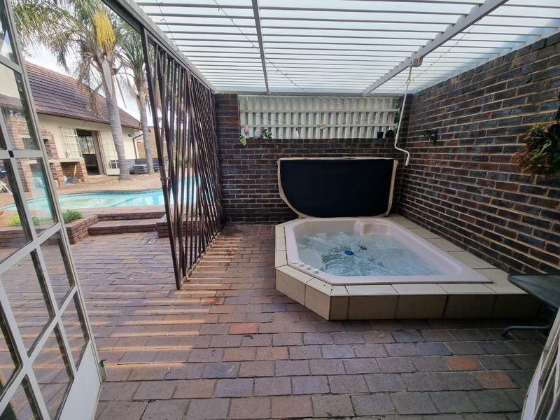 4 Bedroom Property for Sale in Brackenhurst Gauteng