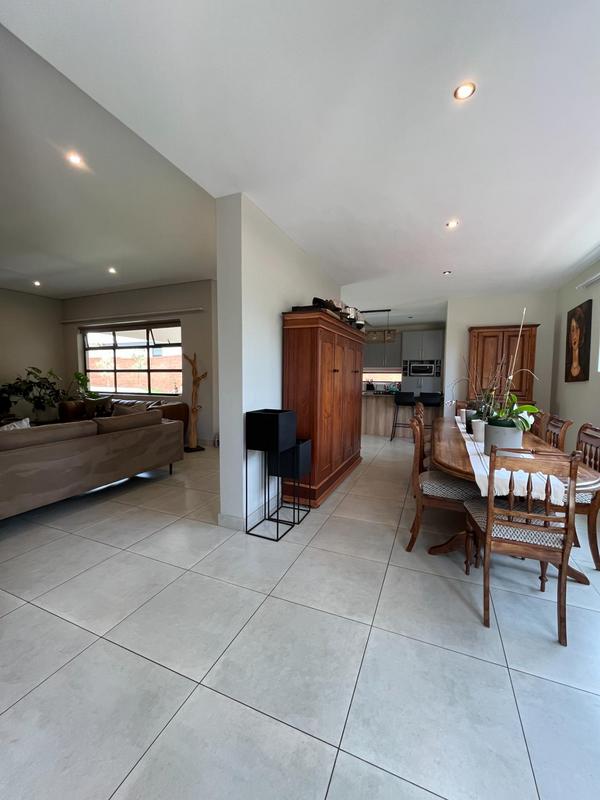 To Let 4 Bedroom Property for Rent in Lynnwood Gauteng