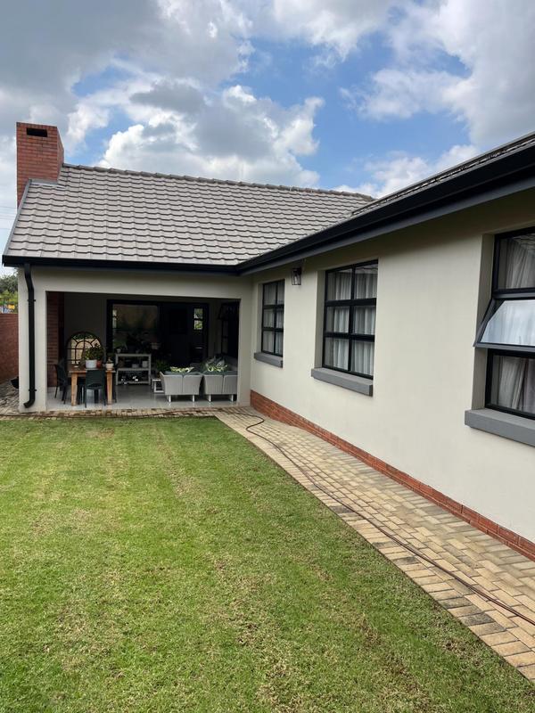 To Let 4 Bedroom Property for Rent in Lynnwood Gauteng