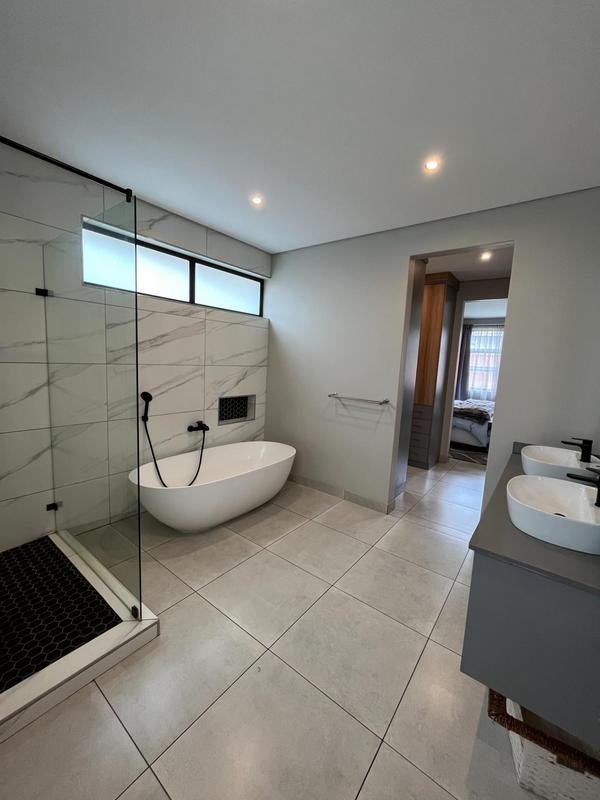 To Let 4 Bedroom Property for Rent in Lynnwood Gauteng