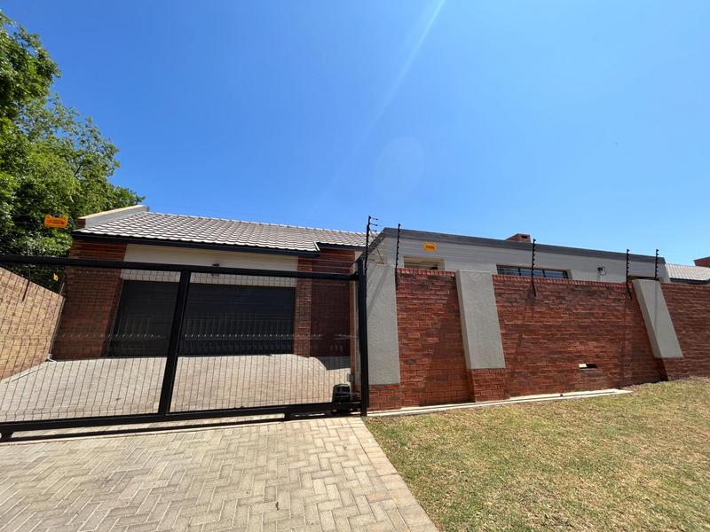 To Let 4 Bedroom Property for Rent in Lynnwood Gauteng