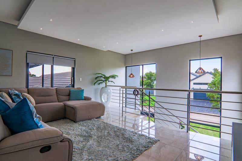 5 Bedroom Property for Sale in Copperleaf Estate Gauteng