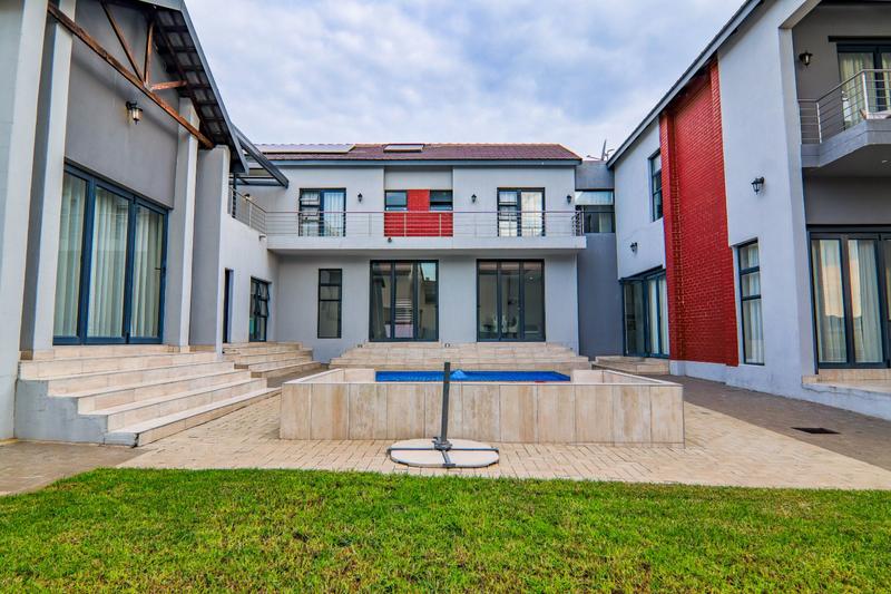 5 Bedroom Property for Sale in Copperleaf Estate Gauteng