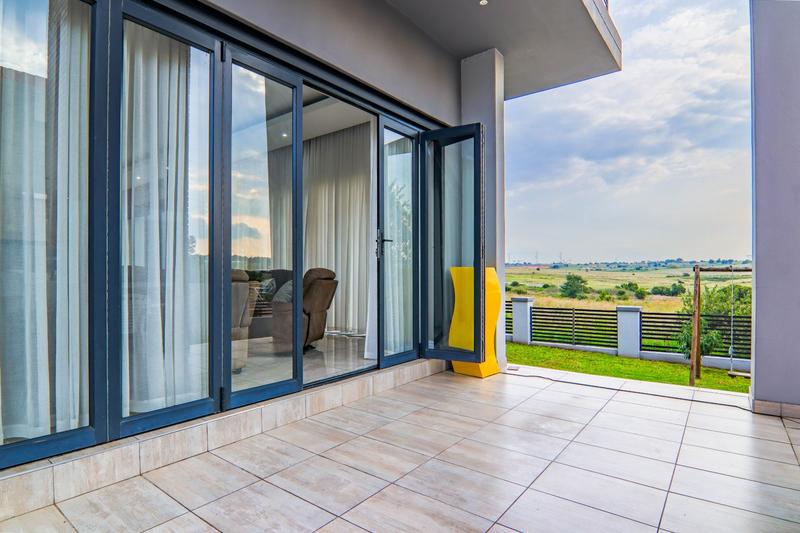 5 Bedroom Property for Sale in Copperleaf Estate Gauteng