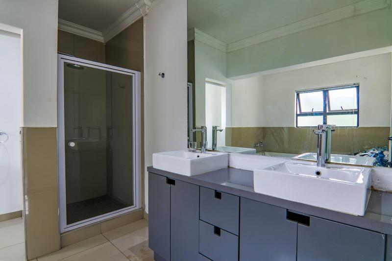 6 Bedroom Property for Sale in Copperleaf Estate Gauteng